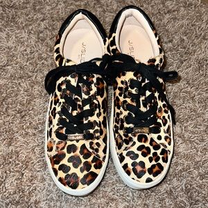 JSlides leopard shoes